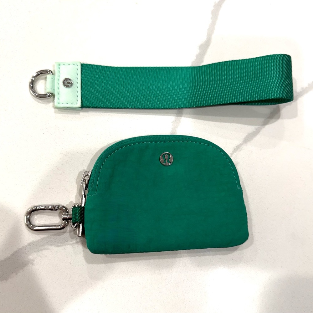 Lululemon Emerald Green Zippered Pouch Wrislet - Picture 7 of 9